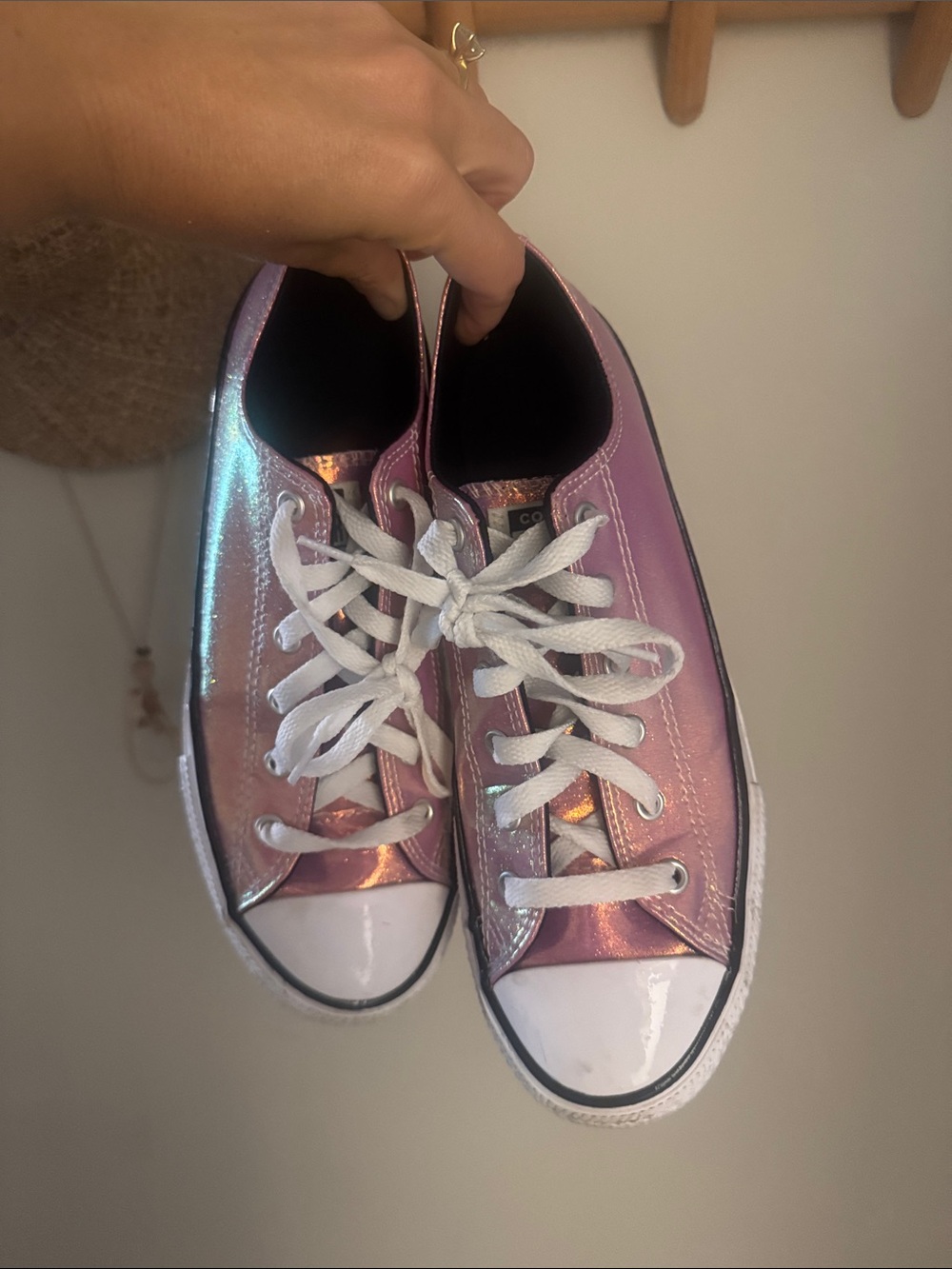 Kids Iridescent Pink Metallic converse Lace-Up Sneakers size 6
